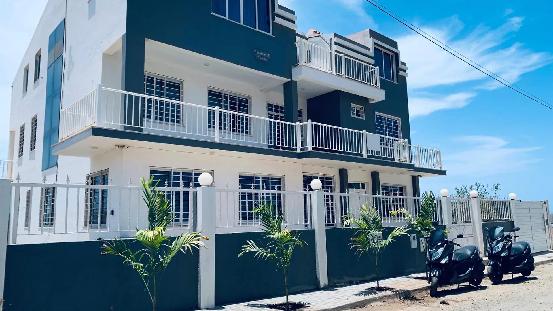 Appartement Residencial Eunice contacts